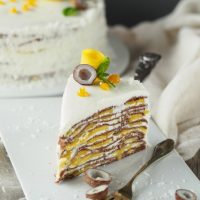 Mango-Crêpes-Torte mit Maracuja und Schokoade