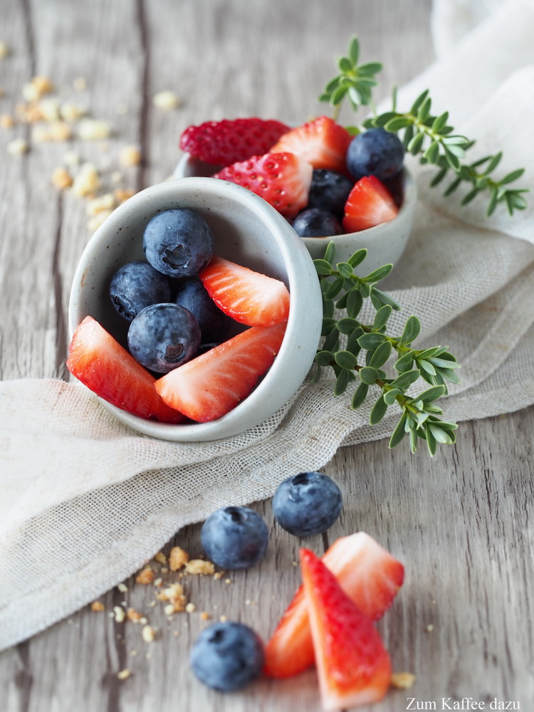 Mandel-Tarte mit gemischten Beeren