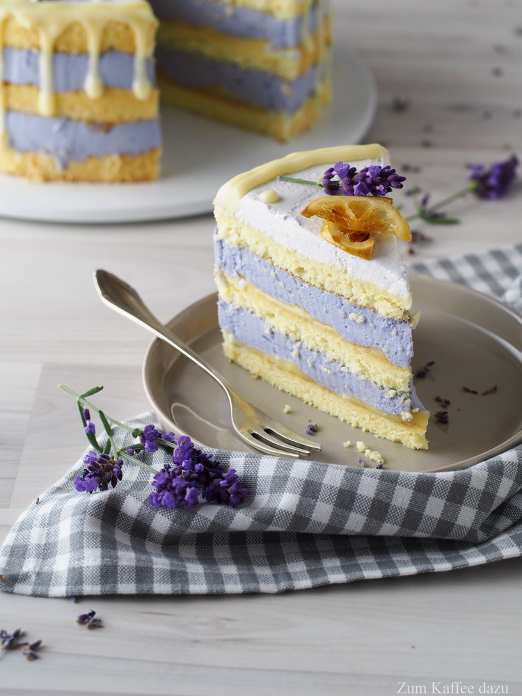 Zitronen-Lavendel-Torte mit weißer Schokolade