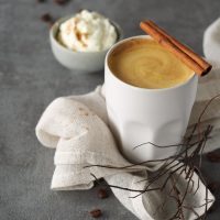 Kürbis-Latte Macchiato mit weißer Schokolade