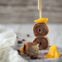 Crêpe-Röllchen mit Espresso, Orange und Schokolade