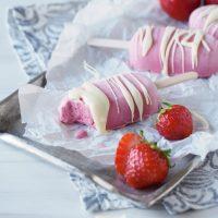 Erdbeer-Popsicles mit Joghurt