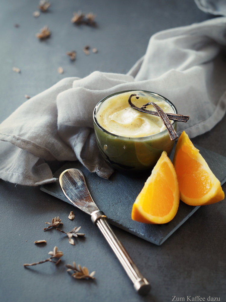 Orangen-Brioche mit Vanillebutter