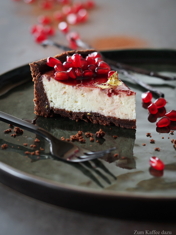 Vanille-Cheesecake mit Rotwein und Granatapfel