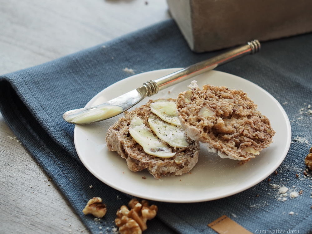 Dinkelbrötchen mit Walnüssen