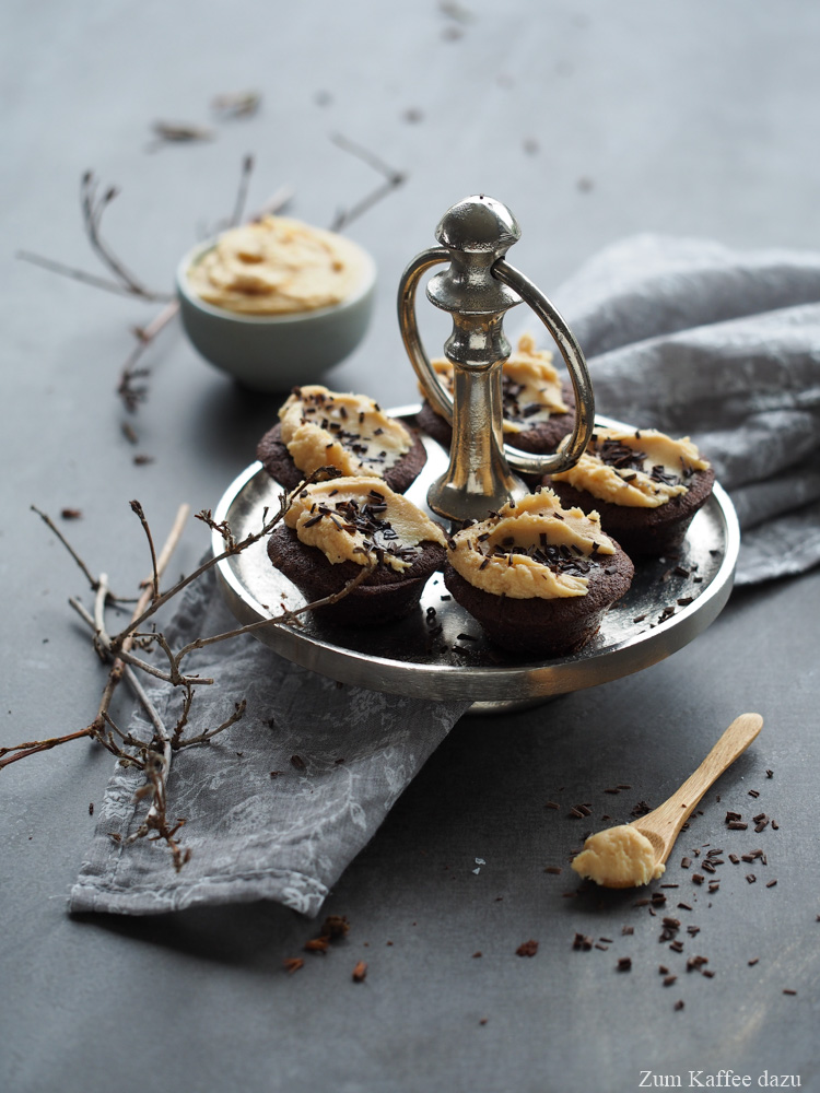 Schokoladenmuffins mit gesalzener Karamell-Creme