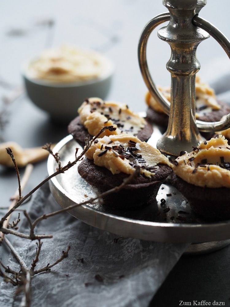 Schokoladenmuffins mit gesalzener Karamell-Creme