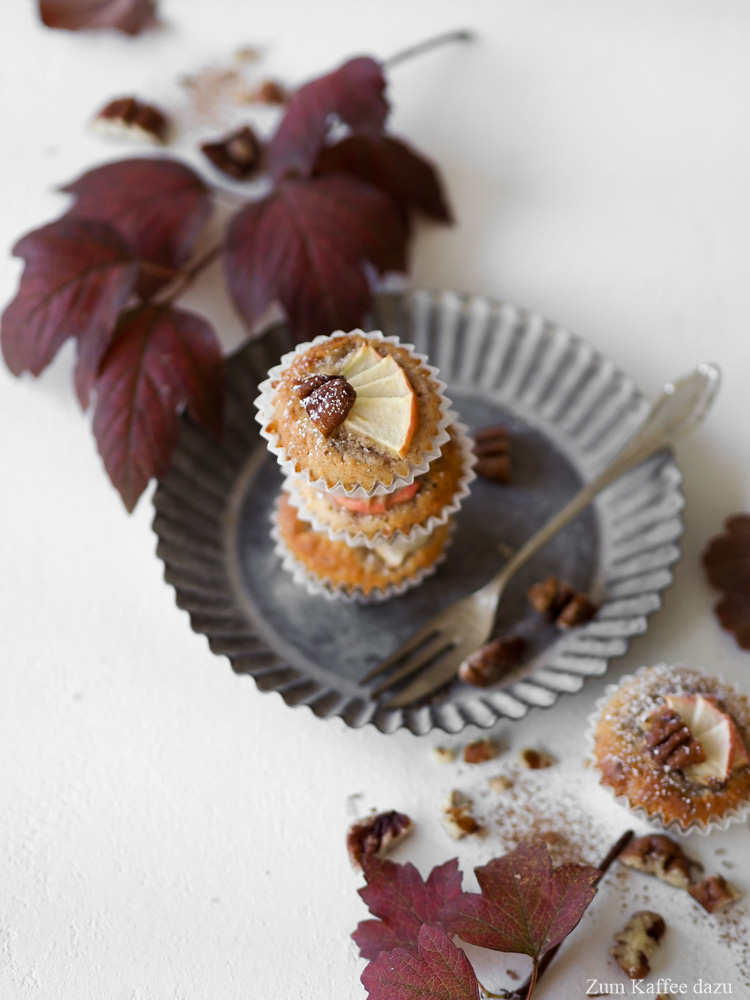 Apfel-Muffins mit Pekannüssen